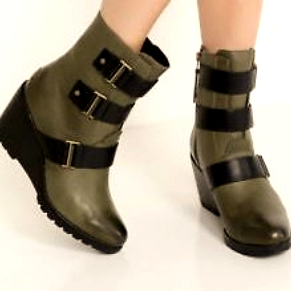 Sorel After Hours Nori Leather Boots.